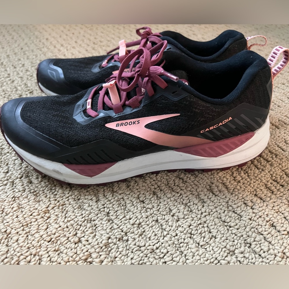 Brooks Cascadia Trail Sneakers Size 10 Women’s Black and Mauve